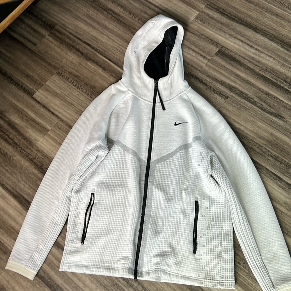 NIKE MENS LARGE ZIP UP SWEATER